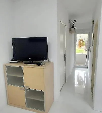 Apartamento Dos Dormitorios En Primavera Totalmente Reformado